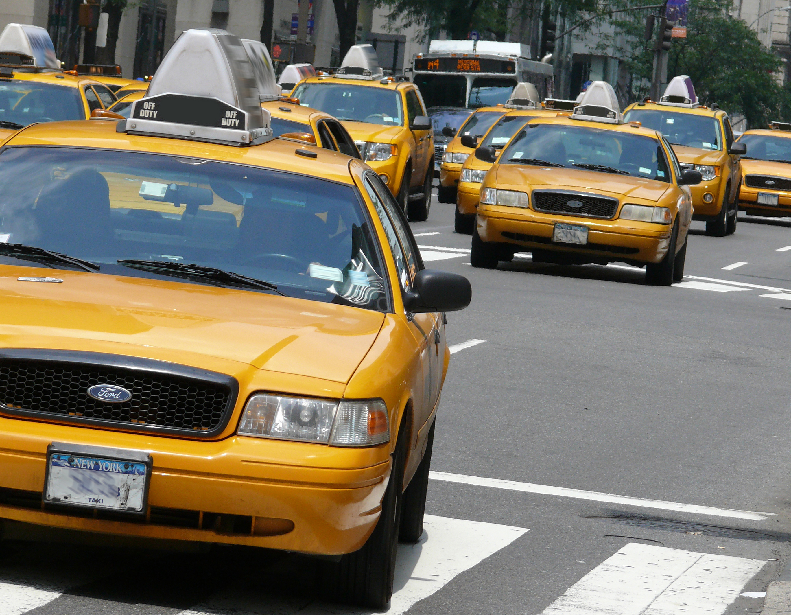 Такси какой цвет должен быть. Еллоу КЭБ такси. Yellow Cab такси. Taxi Yellow Cab co car80s. Американское желтое такси.